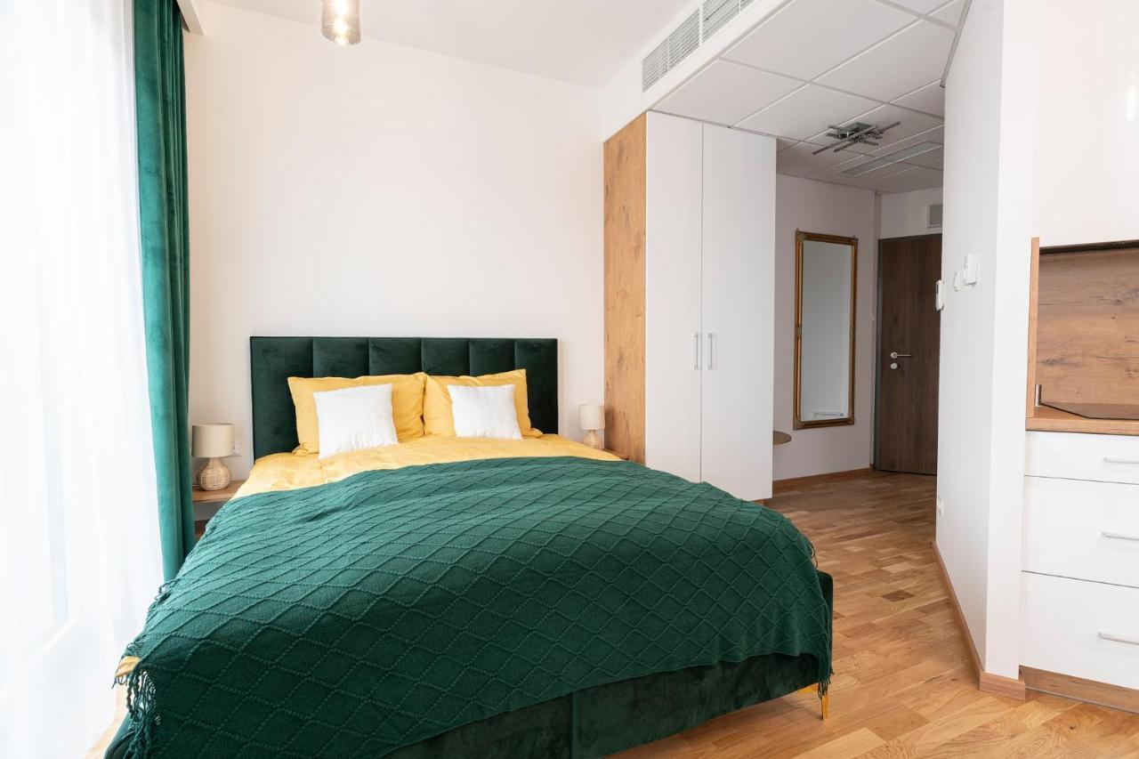 Apartamenty Wola Tower Warszawa Eksteriør billede