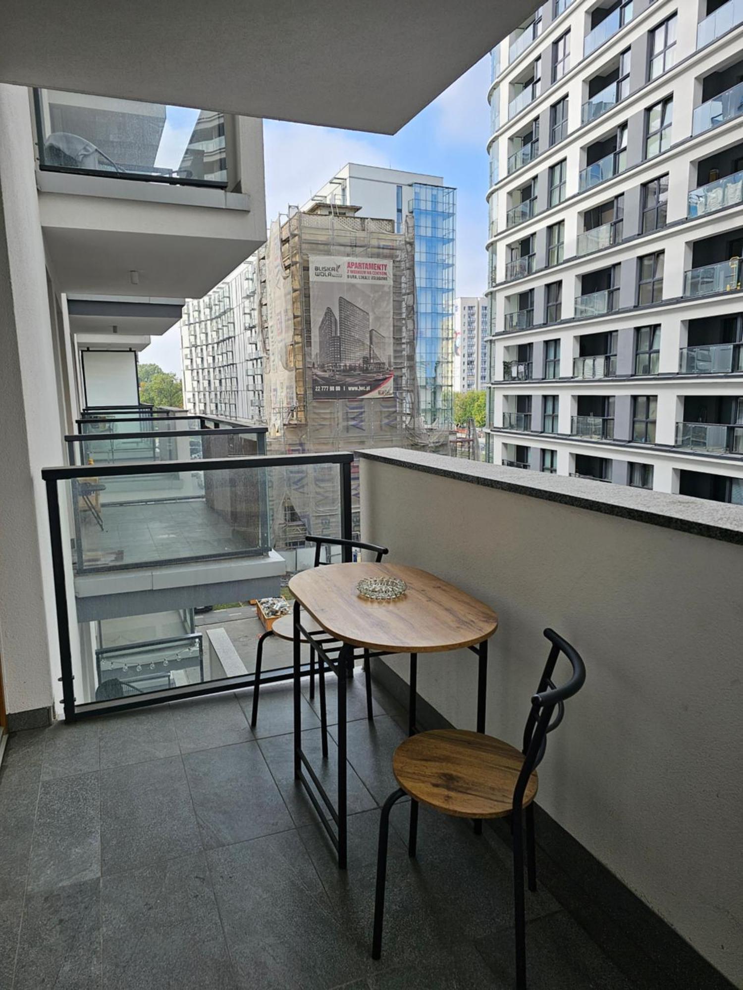 Apartamenty Wola Tower Warszawa Eksteriør billede