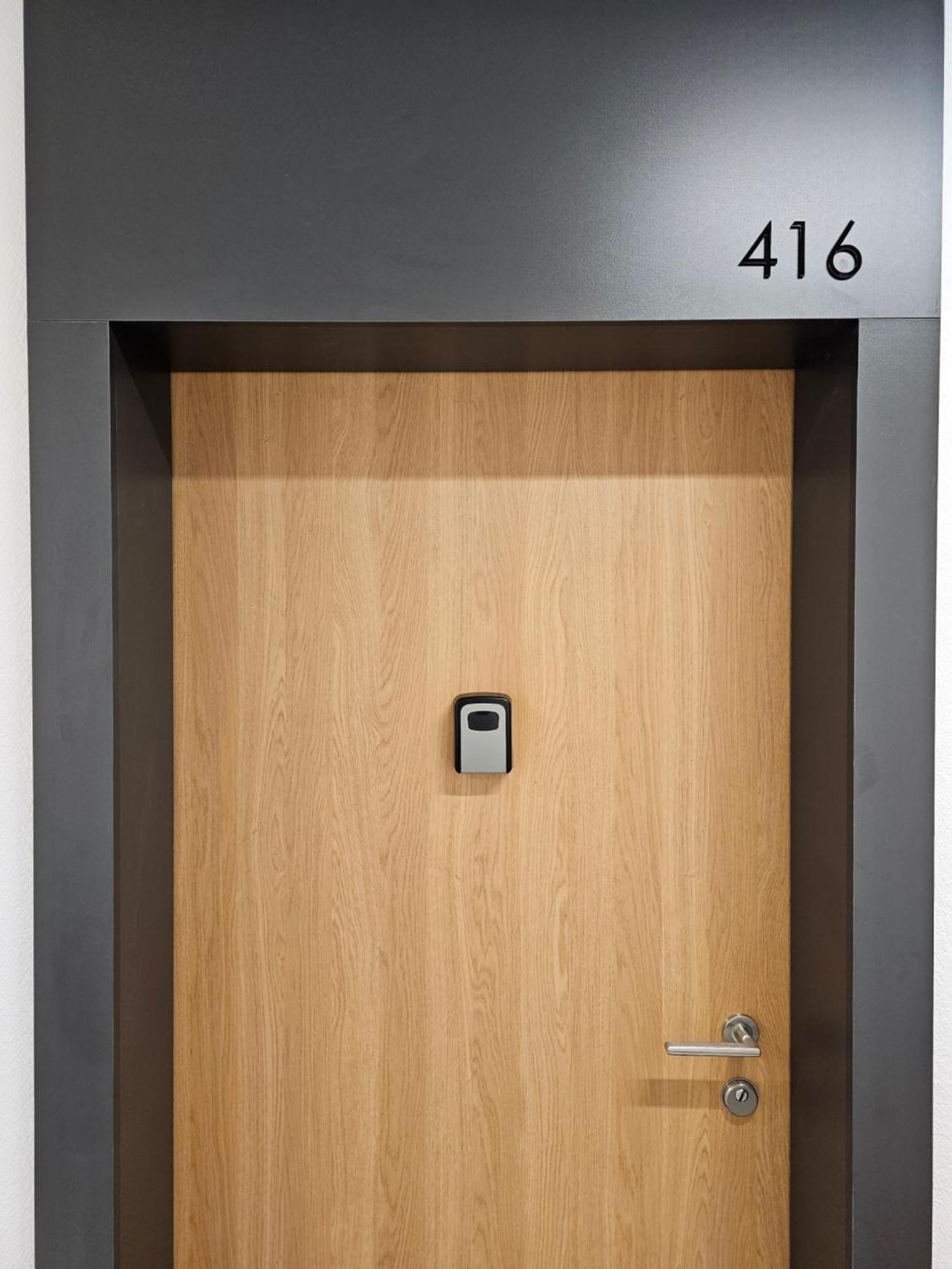 Apartamenty Wola Tower Warszawa Eksteriør billede
