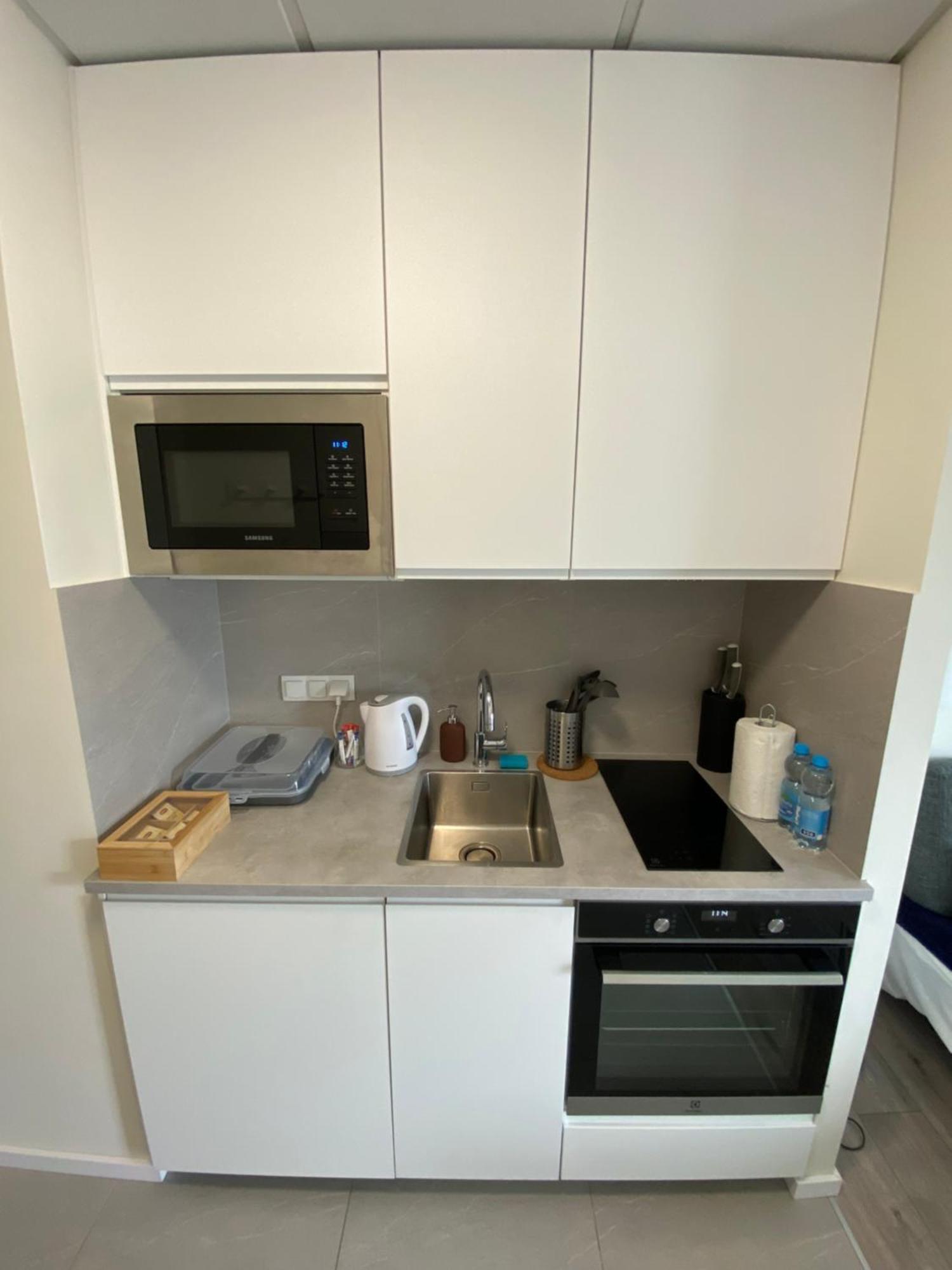 Apartamenty Wola Tower Warszawa Eksteriør billede