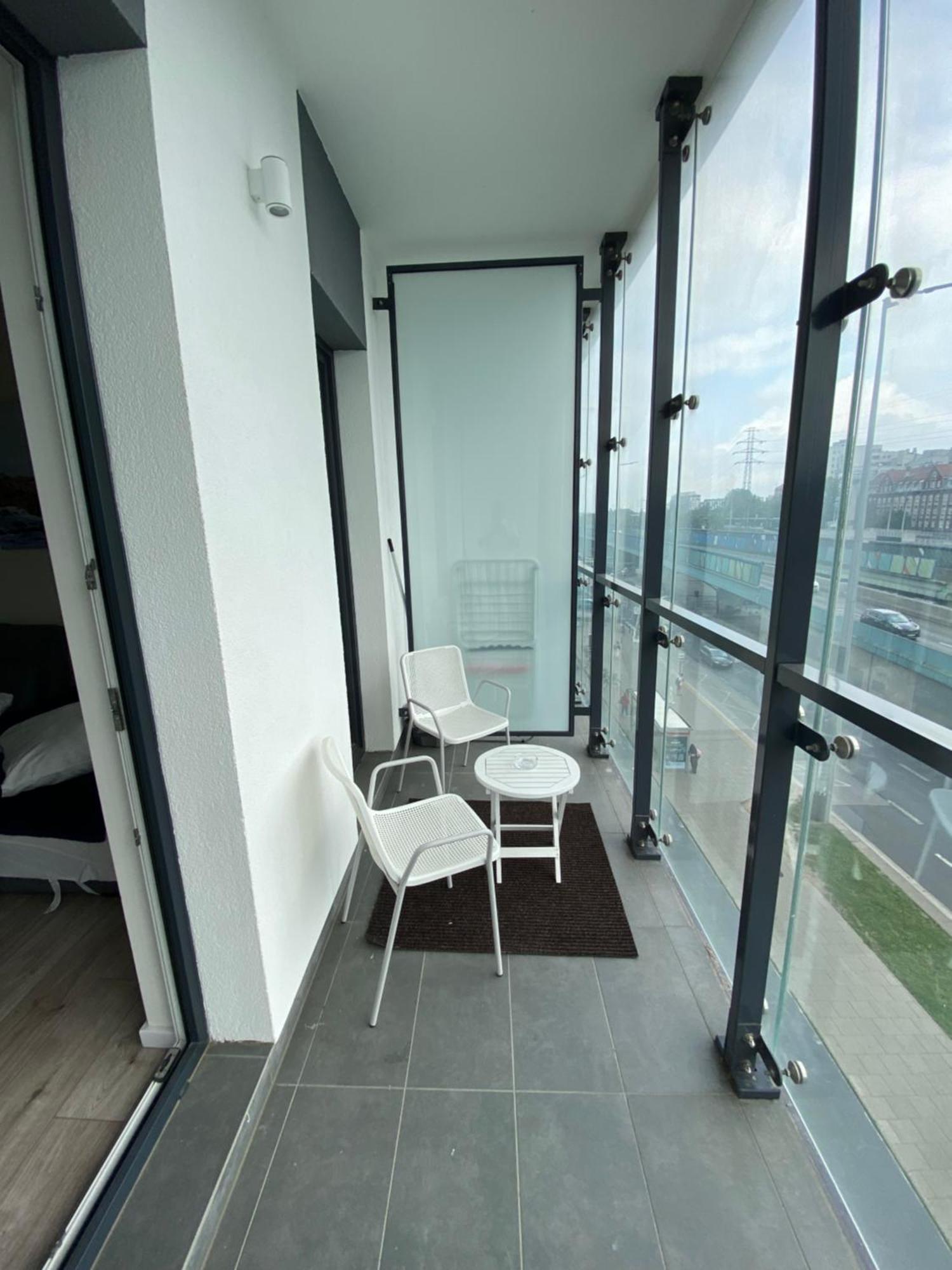 Apartamenty Wola Tower Warszawa Eksteriør billede