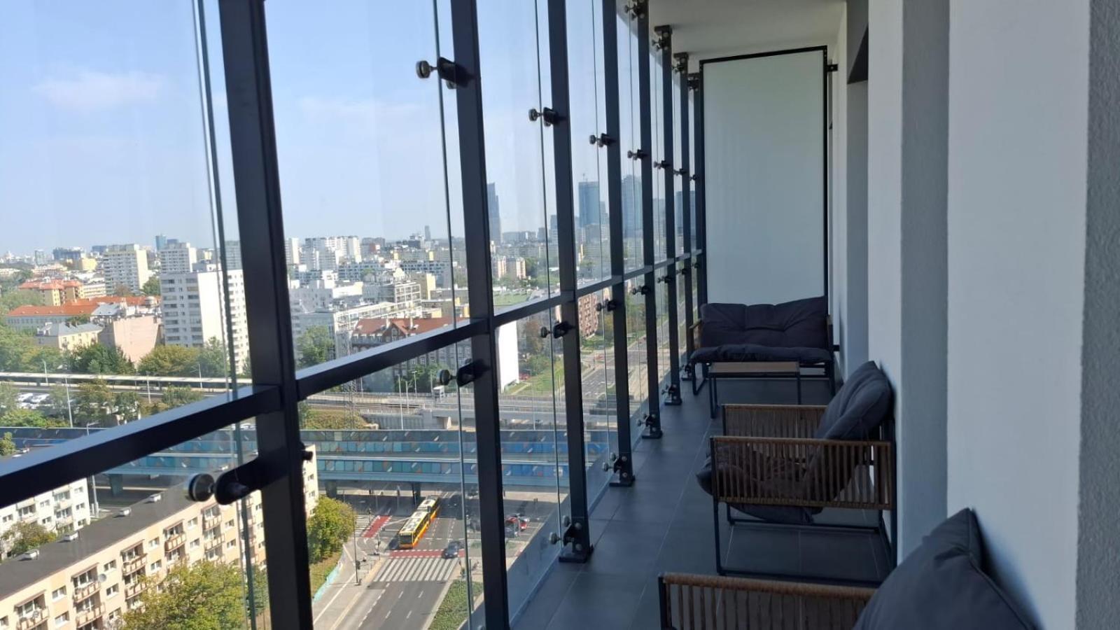 Apartamenty Wola Tower Warszawa Eksteriør billede