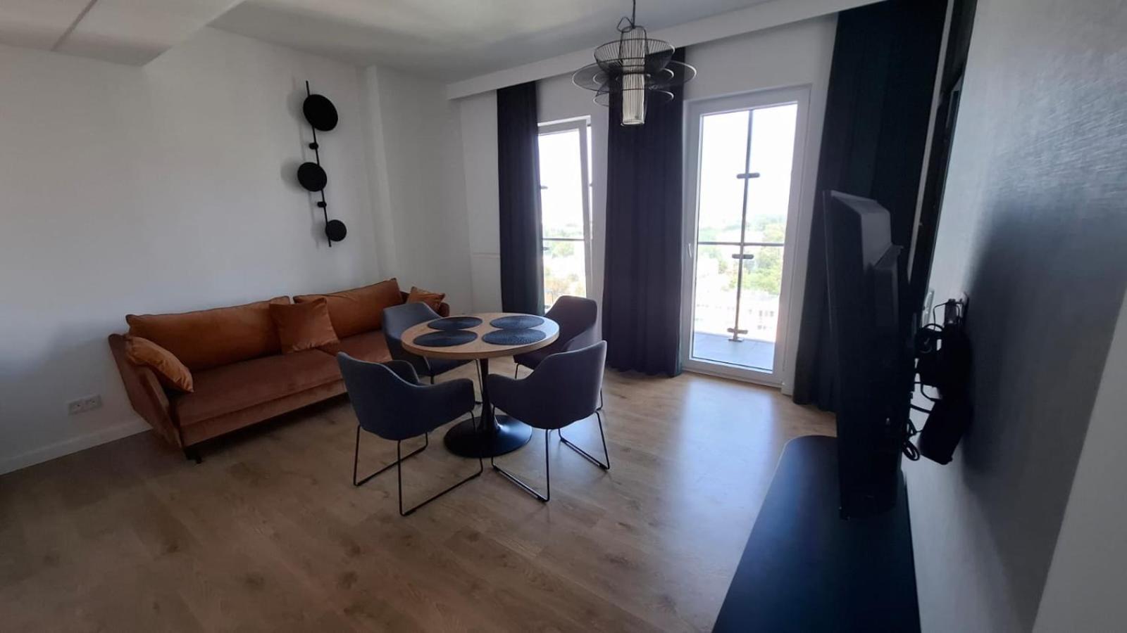 Apartamenty Wola Tower Warszawa Eksteriør billede