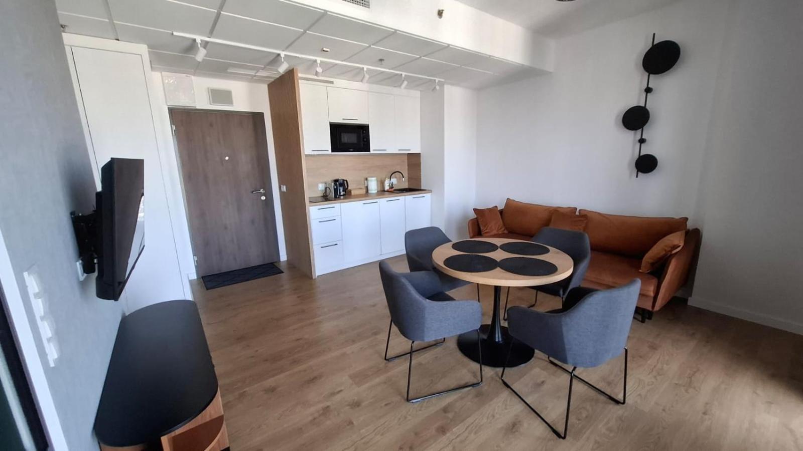 Apartamenty Wola Tower Warszawa Eksteriør billede